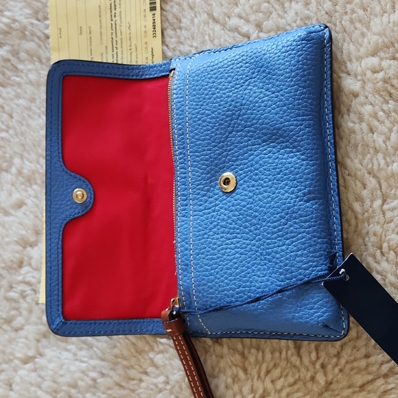 Gorgeous NWT Dooney & Bourke Blue Pebbled Leather Flap Over Wristlet 💙 - Picture 8 of 15